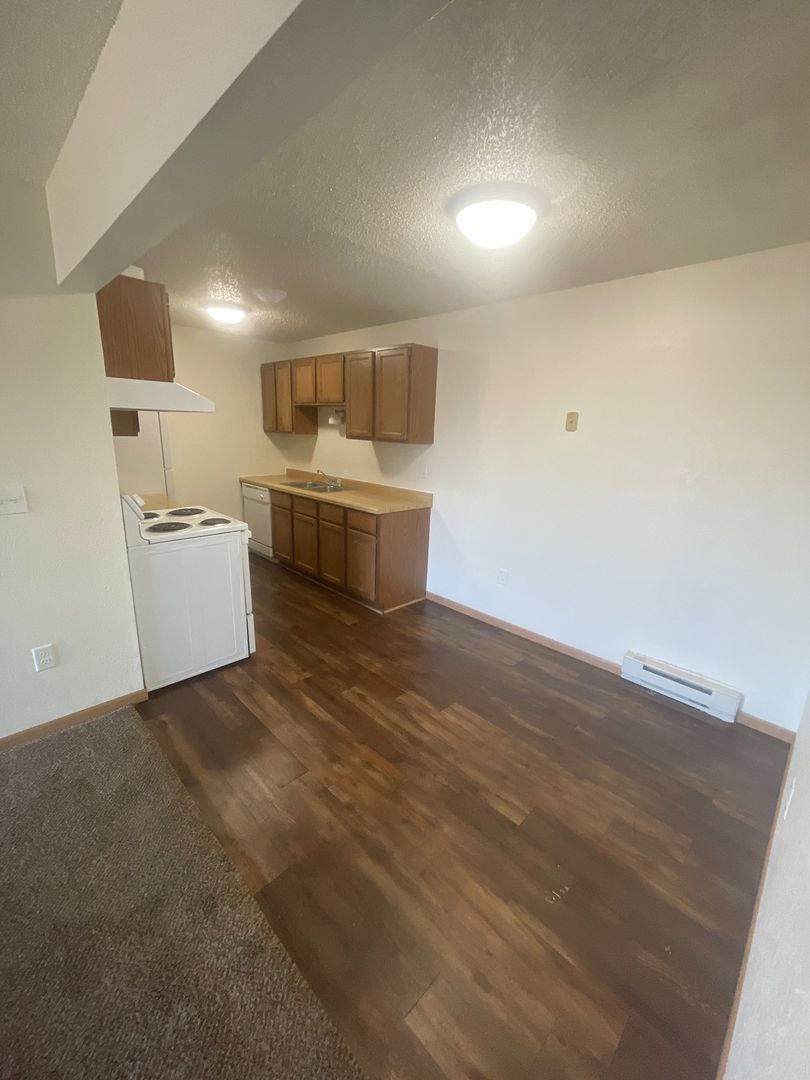 Hazen Apartment: 701 Highway Drive
