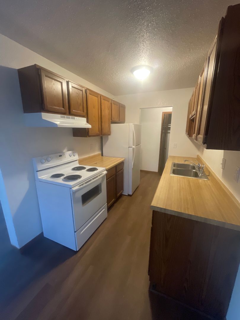Hazen Apartment: 701 Highway Drive