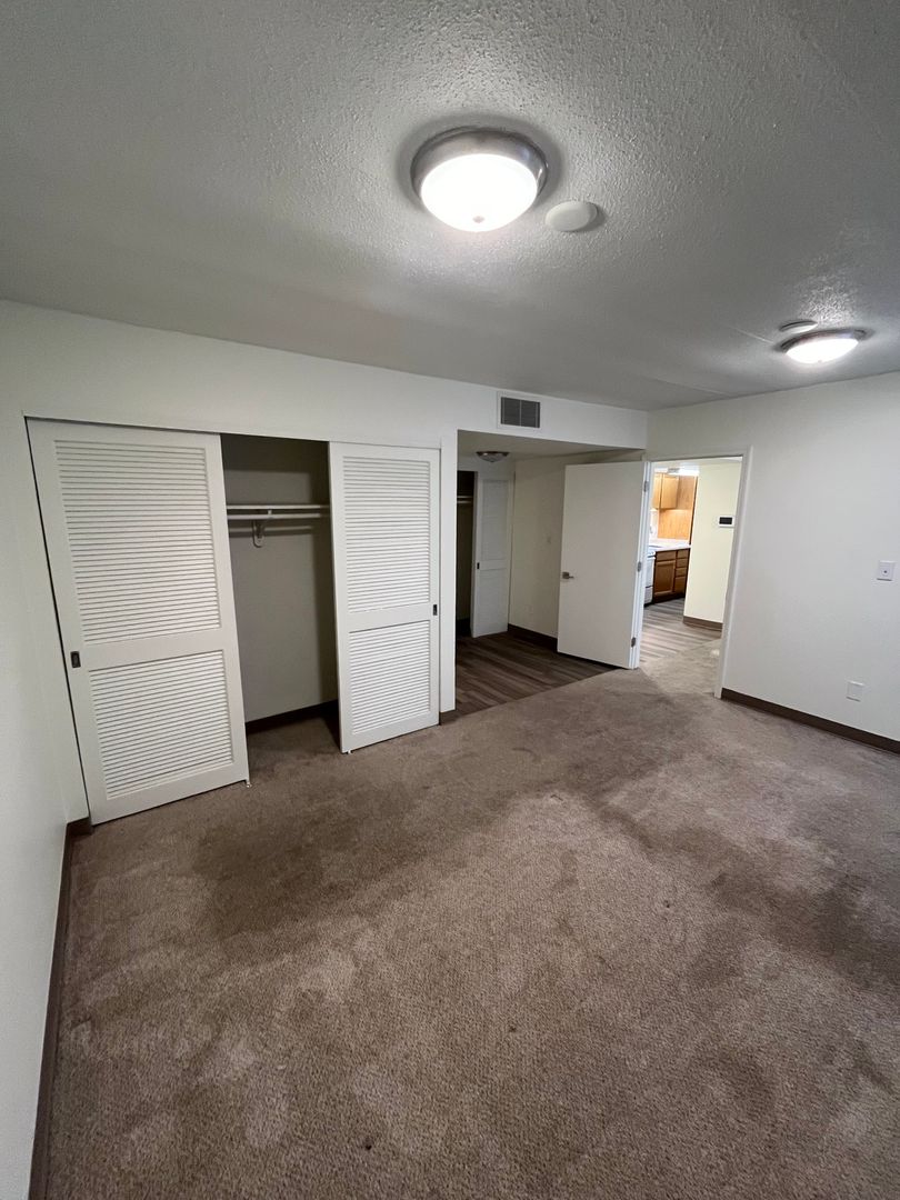 Milwaukee Apartment: 7300 W Dean Rd