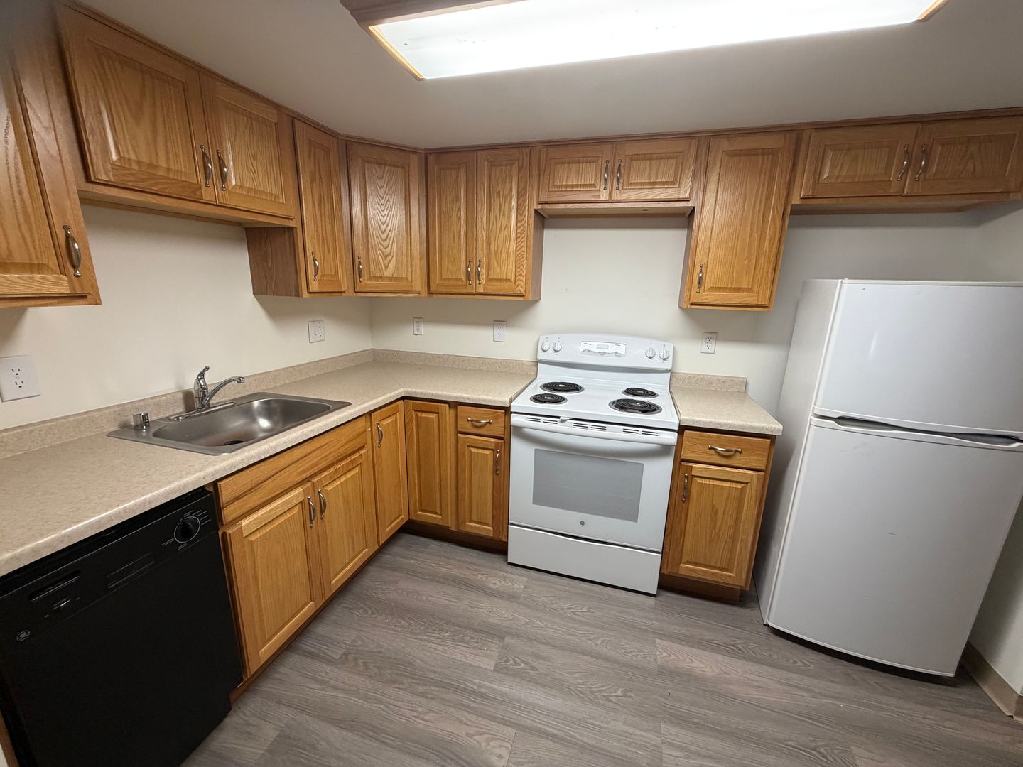 Milwaukee Apartment: 7290 W Dean Rd