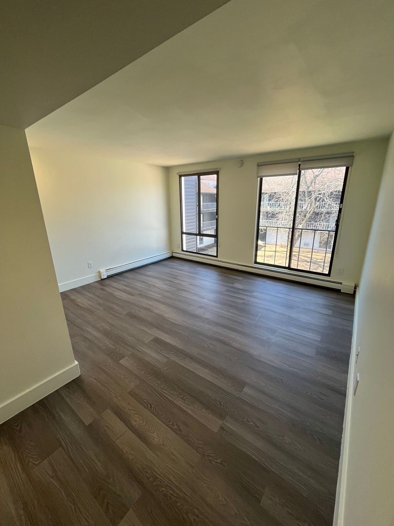 Milwaukee Apartment: 7300 W Dean Rd