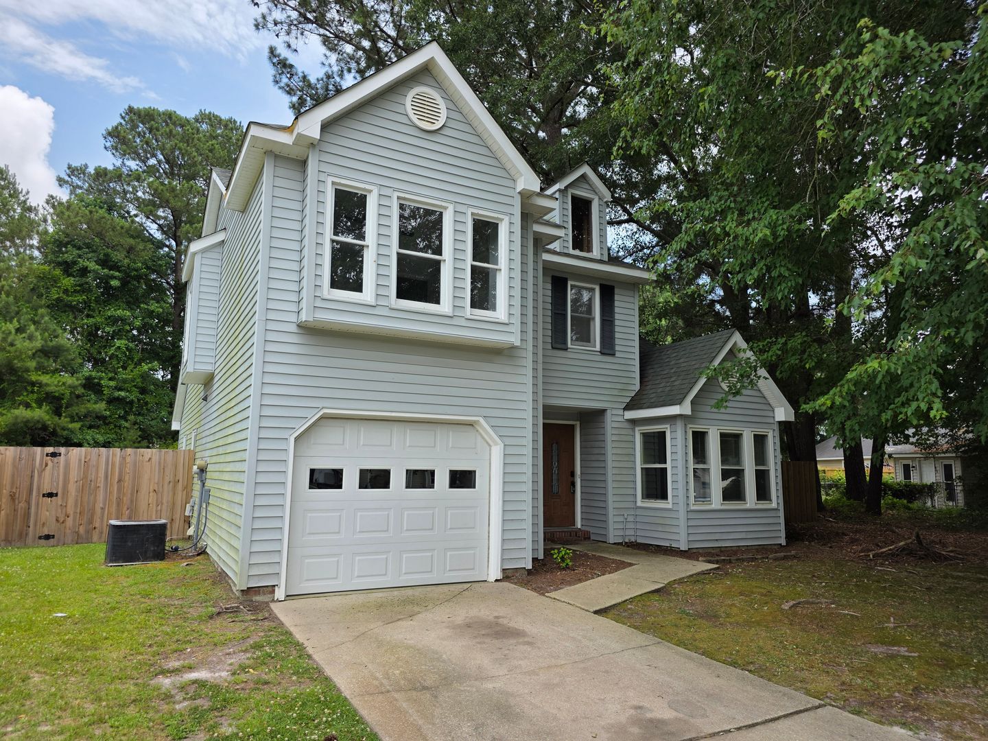 Jacksonville House: 127 Broadleaf Drive