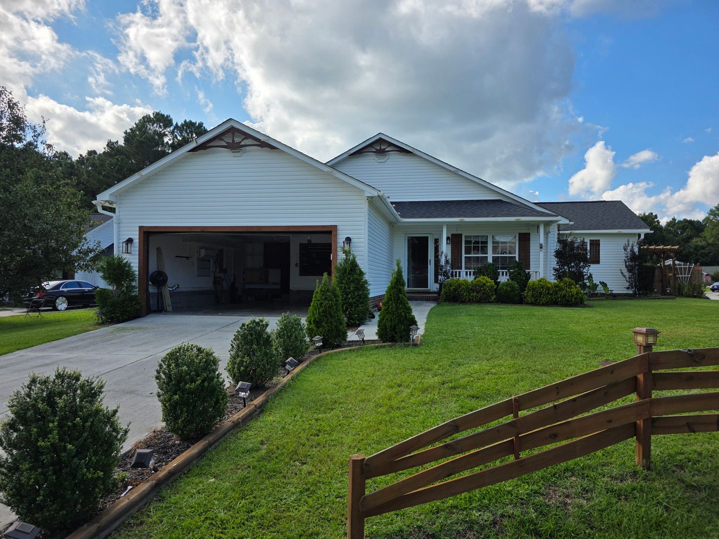 Jacksonville House: 200 Flagstone Lane