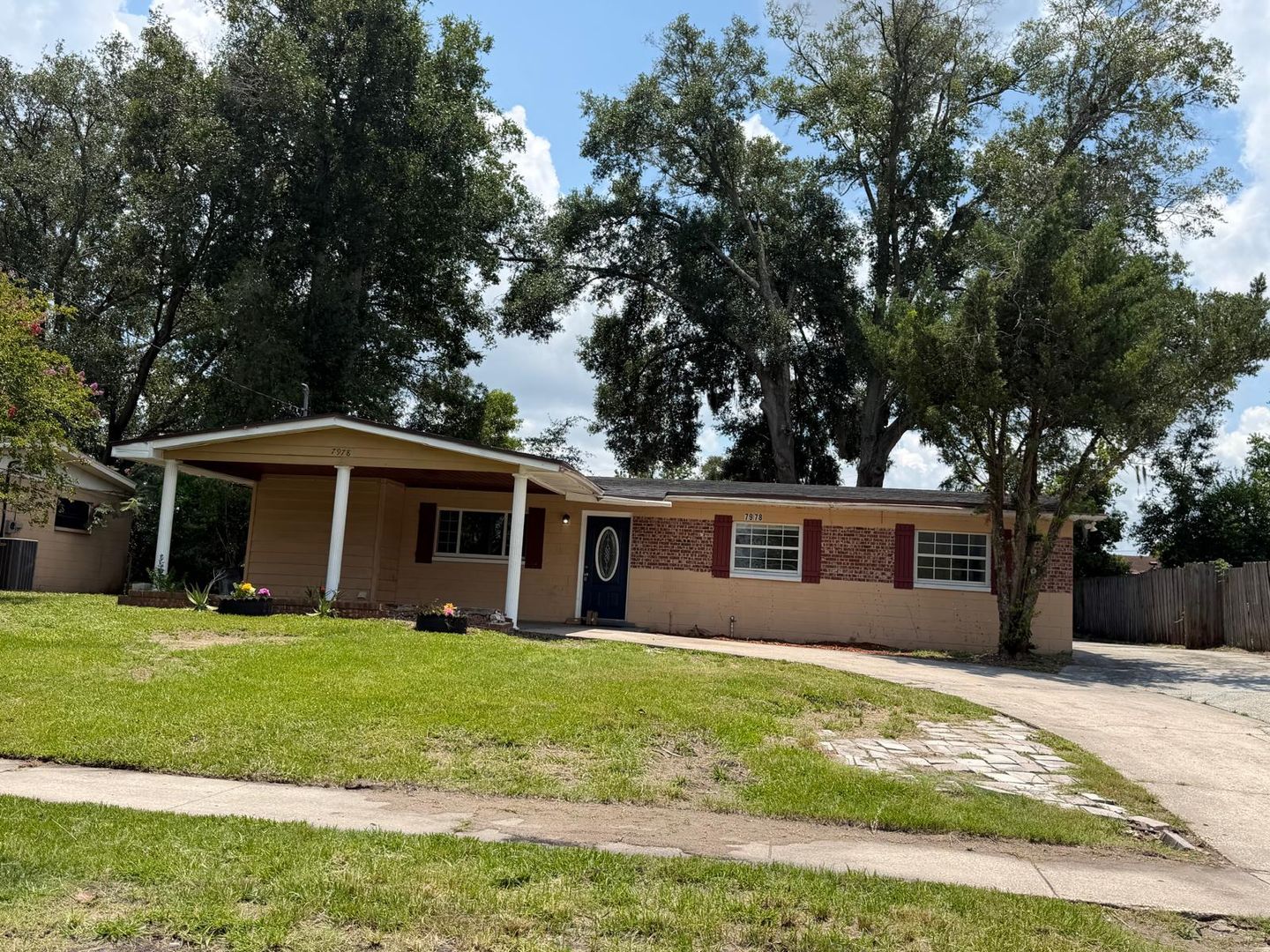 Jacksonville House: 7978 Renault Dr