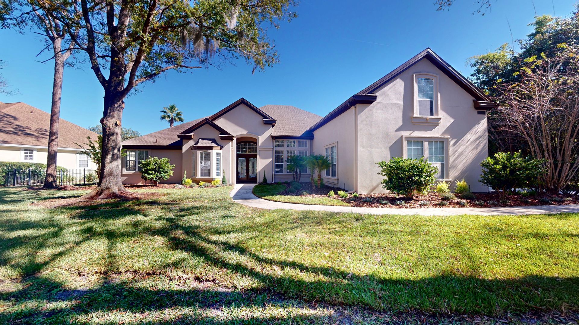 Jacksonville House: 10061 Vineyard Lake Rd E