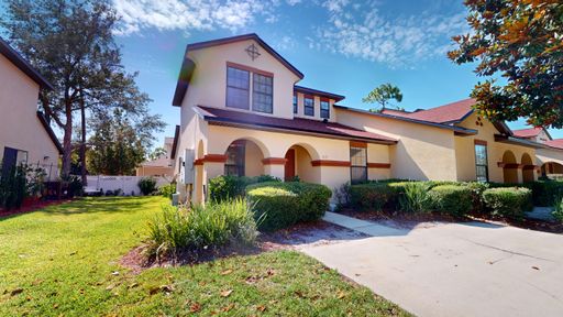 Welcome to this charming townhome in Riverside at Julington Creek!