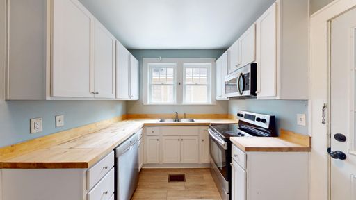 Charming & Spacious 3-Bedroom Duplex in the Heart of Riverside! – photo 1