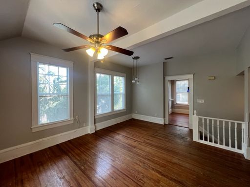 Welcome to this charming 3-bedroom, 1-bathroom duplex nestled in the heart of Riverside – photo 1