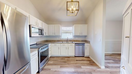 Newly renovated single-story home – photo 1