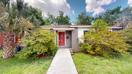 Charming 3-Bedroom Home Near NAS & Downtown Jacksonville! – photo 1