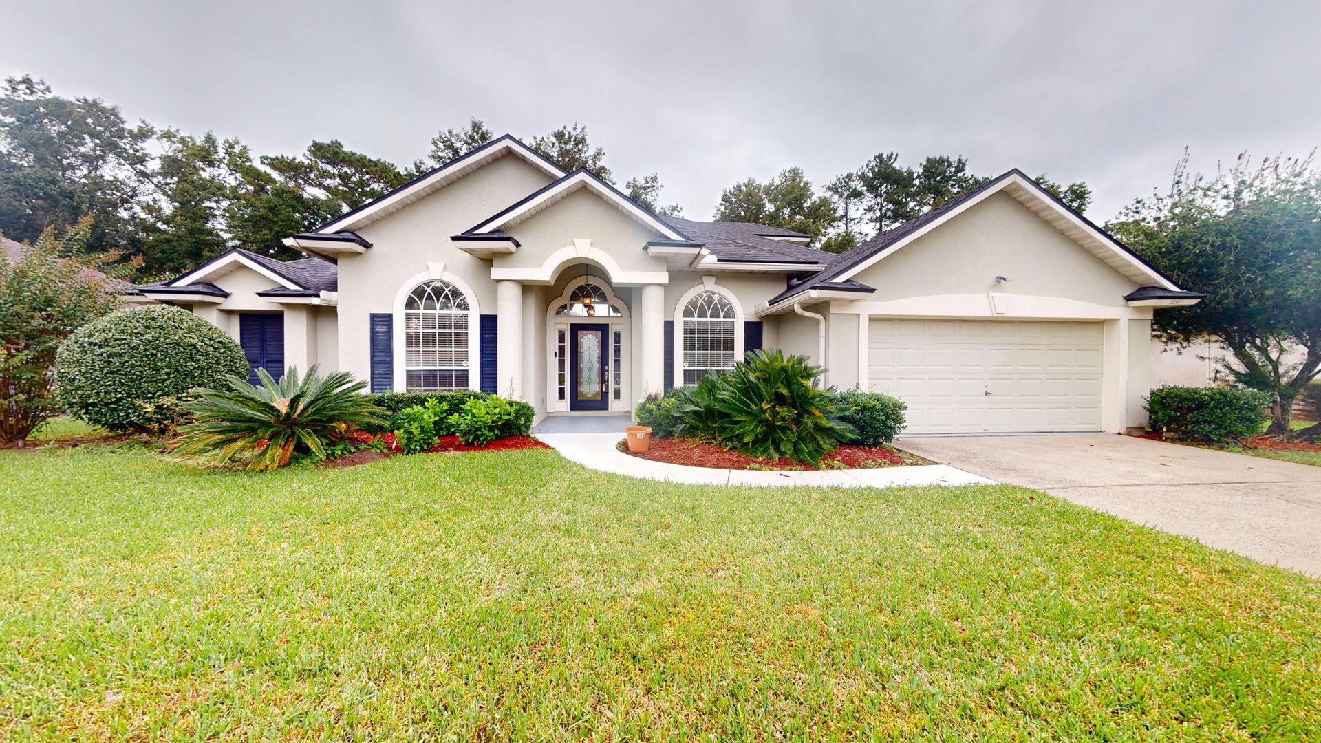 Jacksonville House: 11861 Lake Fern Dr