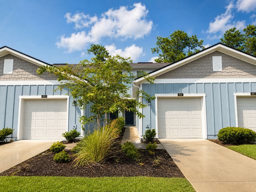 Welcome home to this beautifully maintained townhome in the desirable Capitol Park East community on Jacksonville's Northside. – photo 1