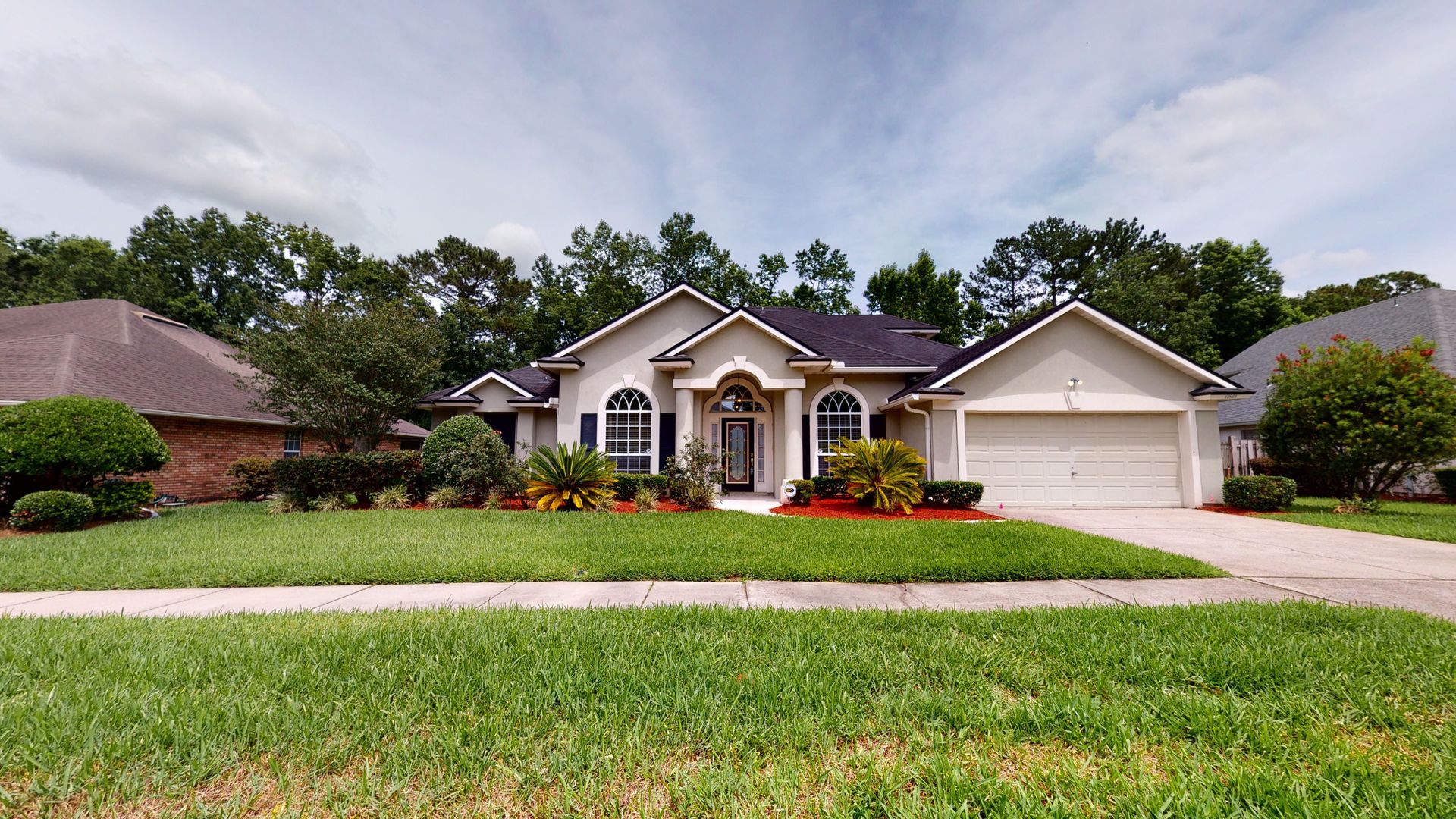 Jacksonville House: 11861 Lake Fern Dr