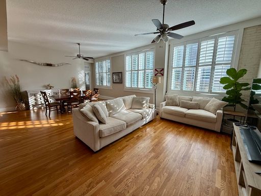 Charming 2 bedroom condo for rent in John Gorrie Condos! – photo 1