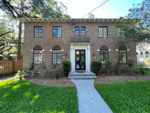 Discover this beautifully renovated unit just a couple of blocks from the square in Avondale! – photo 1