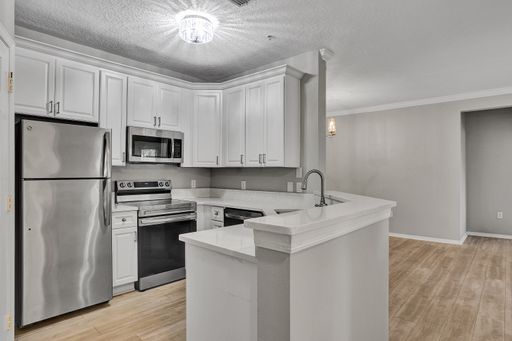 Nicely appointed 2 bed condo for rent in The Reserve at James Island! – photo 1