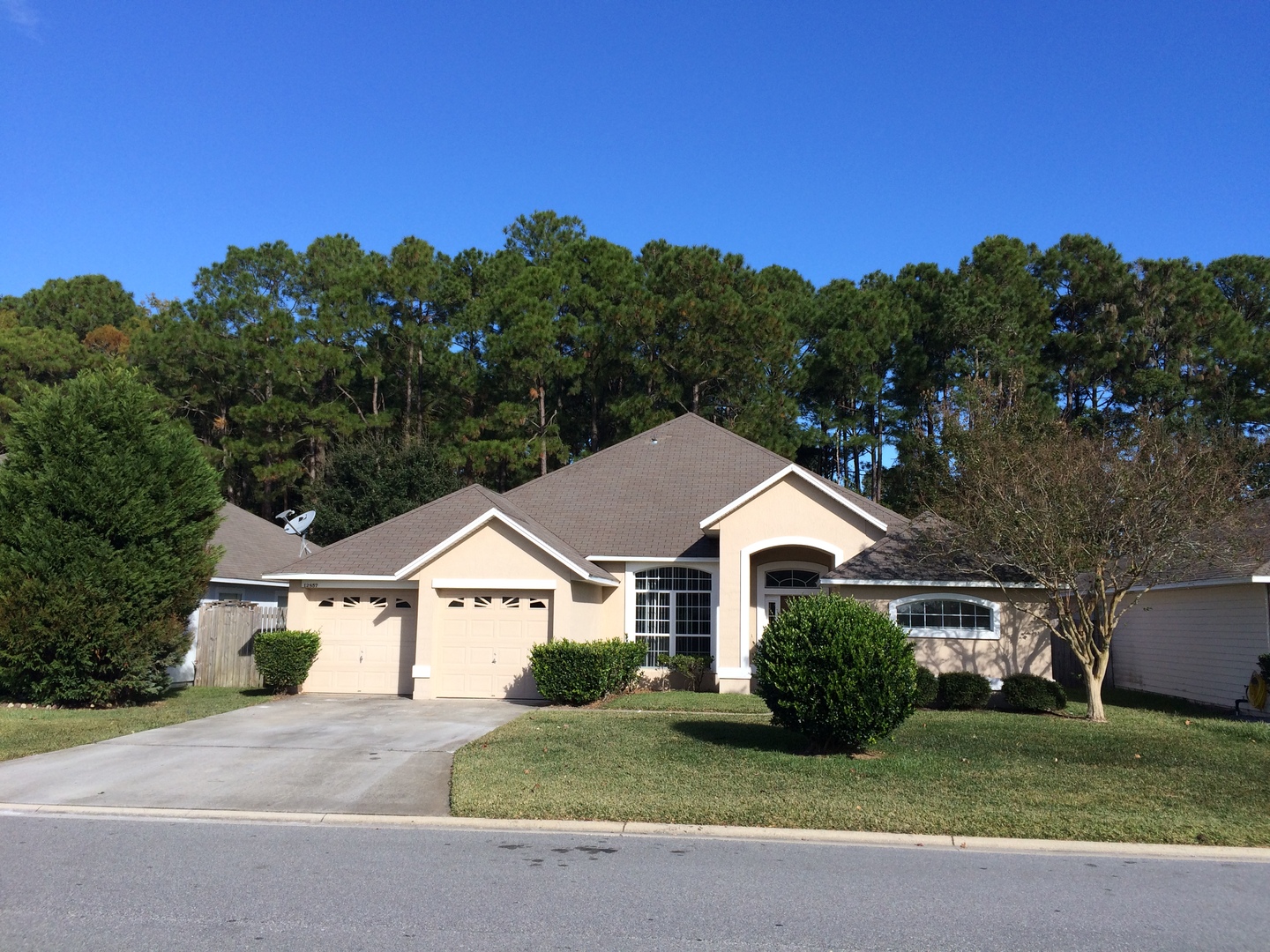 Jacksonville House: 12857 Chets Creek Drive North