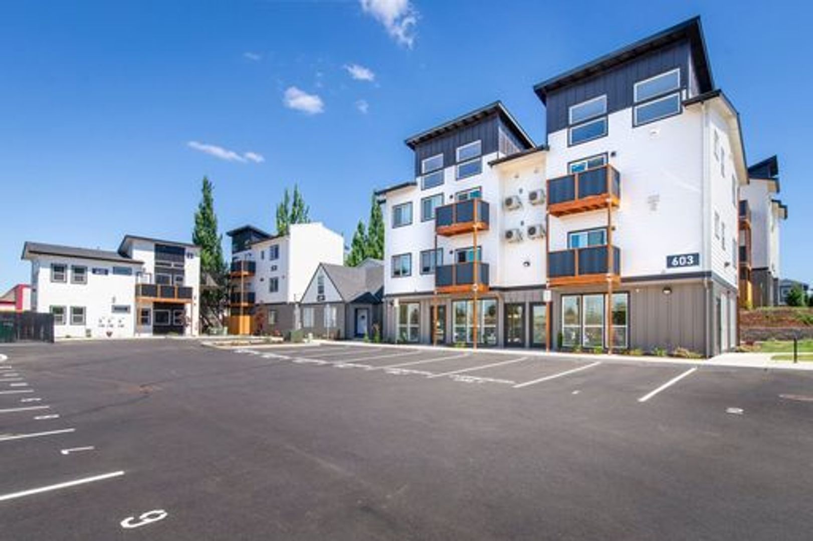 Keizer Apartment: 603-617 Plymouth Dr NE