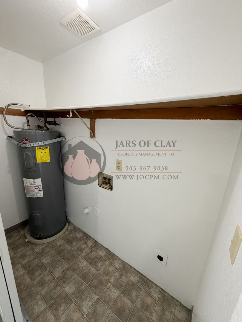 1/2 Off First Full Month's Rent | 2 Bed/1 Bath in Keizer | Ground Floor | W/D Hookups 6 of 7