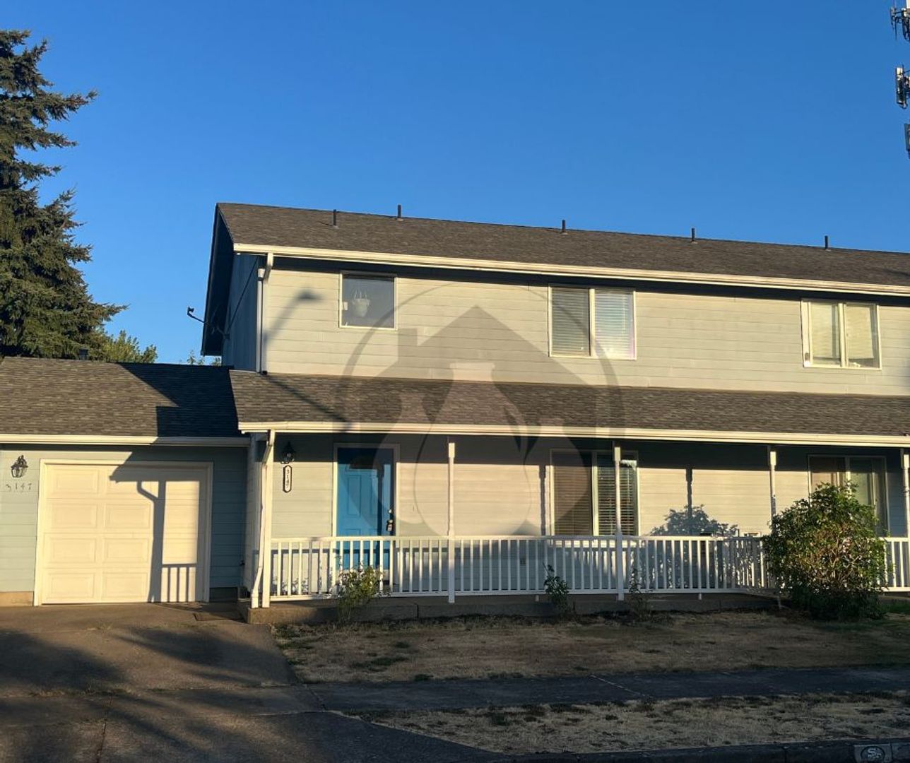 Townhouse Duplex- Rent Ready.   Fenced Yard