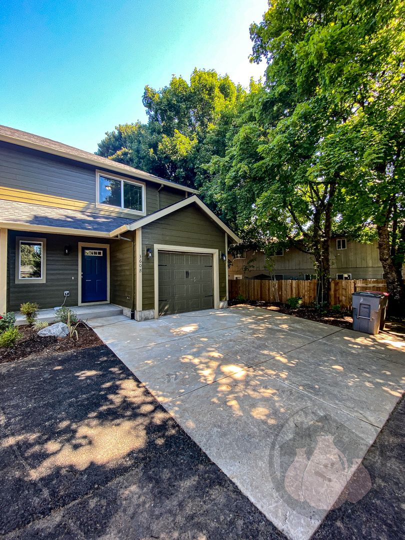 Willamina Apartment: 360 NW Willamina