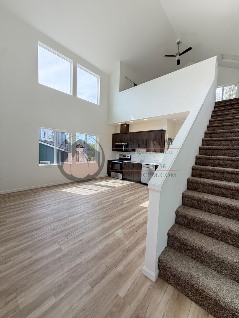 2026-1809 - 2584 - Schurman Cottages 2 of 9