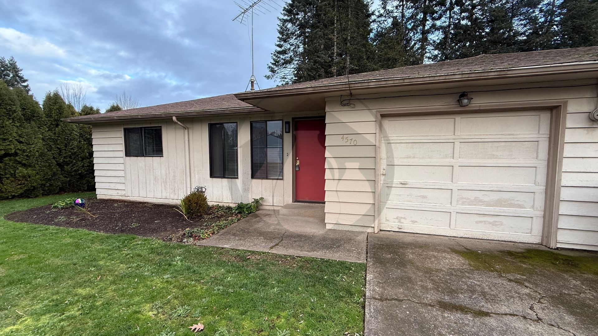 Keizer Apartment: 4560/4570 4th Pl N