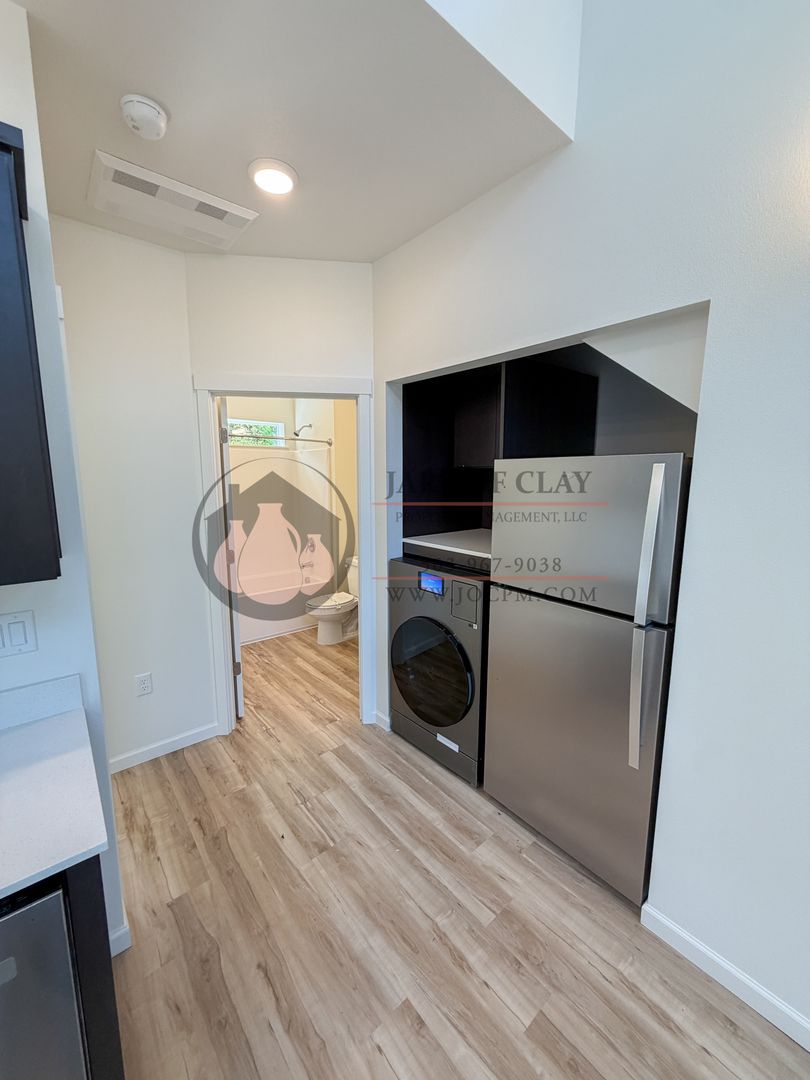 2026-1809 - 2552 - Schurman Cottages 3 of 7