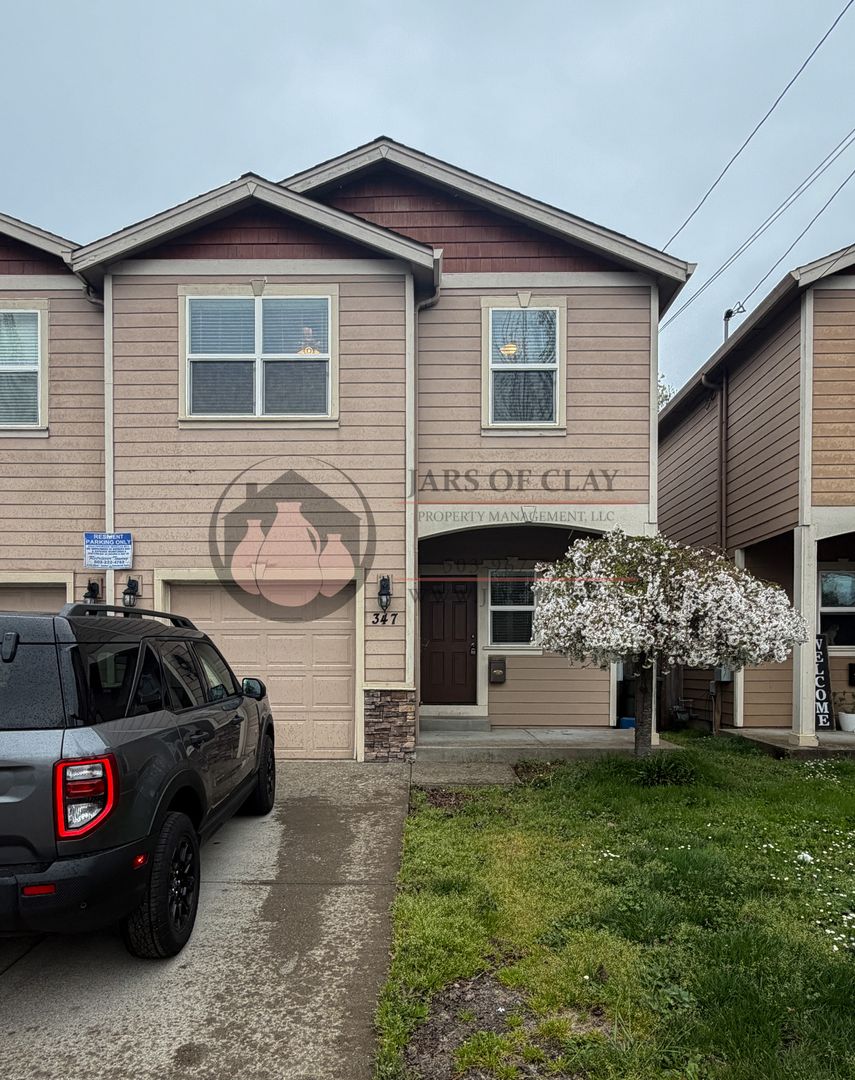 Salem Apartment: 345-351 Norway St NE