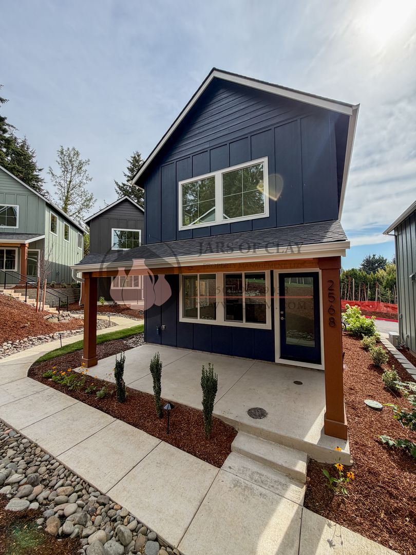 Salem Condo: 2568 Gilbert St. S