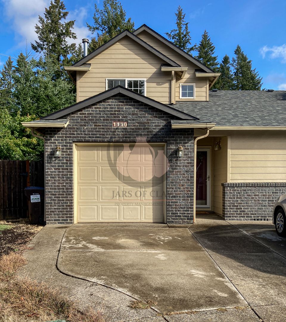Canby Apartment: 1110 NE 19th Ct