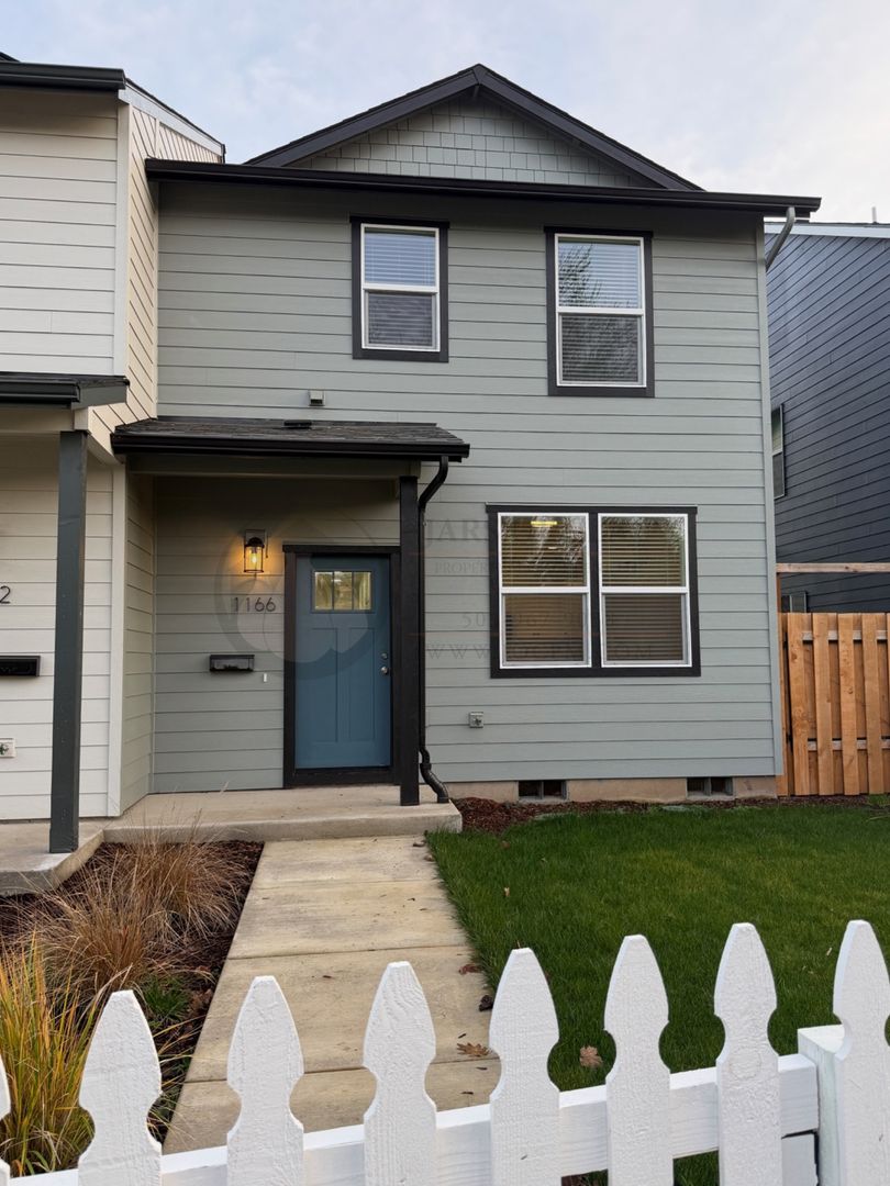 Salem Townhome: 1166 7th St NW