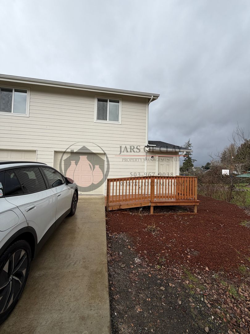 Salem Apartment: 4393 Dover Ave NE