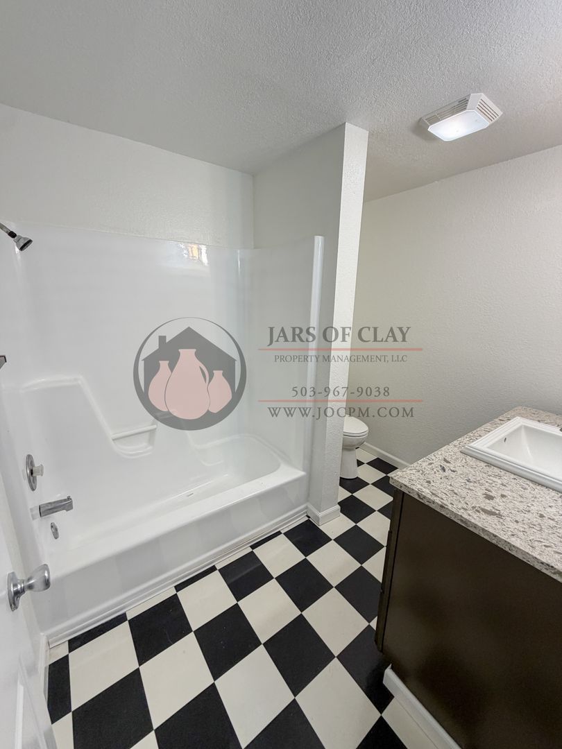 1/2 Off First Full Month's Rent | 2 Bed/1 Bath in Keizer | Ground Floor | W/D Hookups 4 of 7
