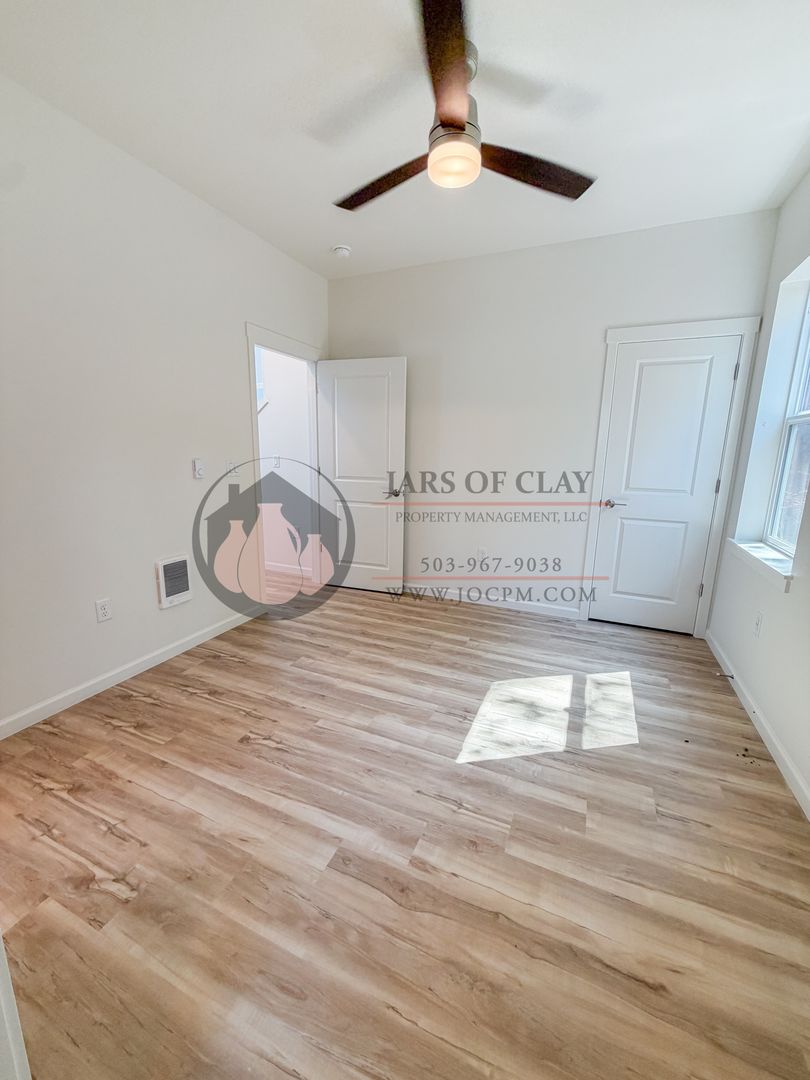 2026-1809 - 2560 - Schurman Cottages 8 of 10