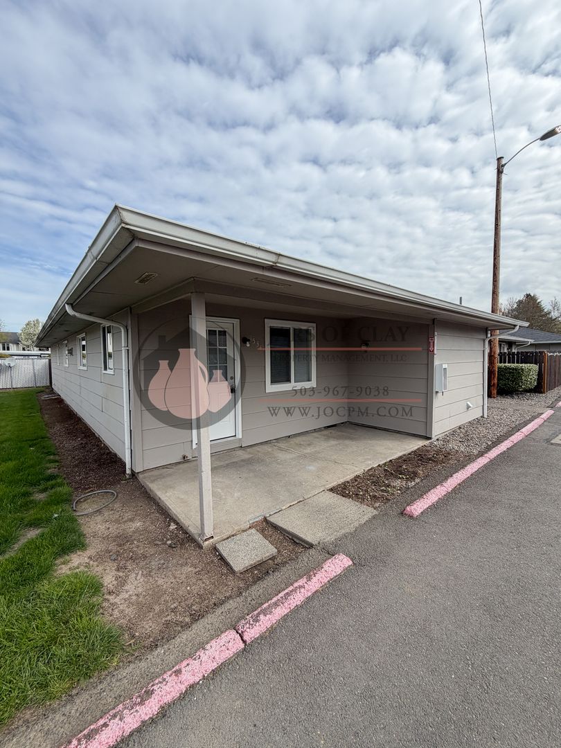 Salem Apartment: 1524 Park Ave NE