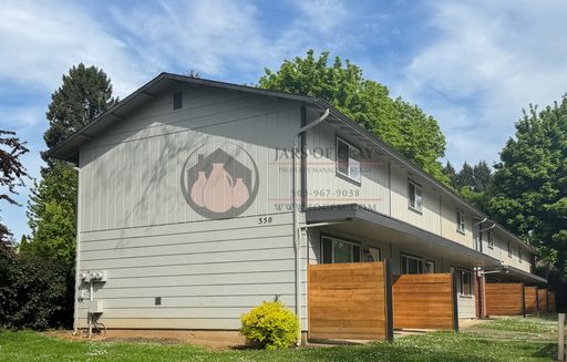 Willamina 2BR Townhome | Washer/Dryer Included & Private Patio!