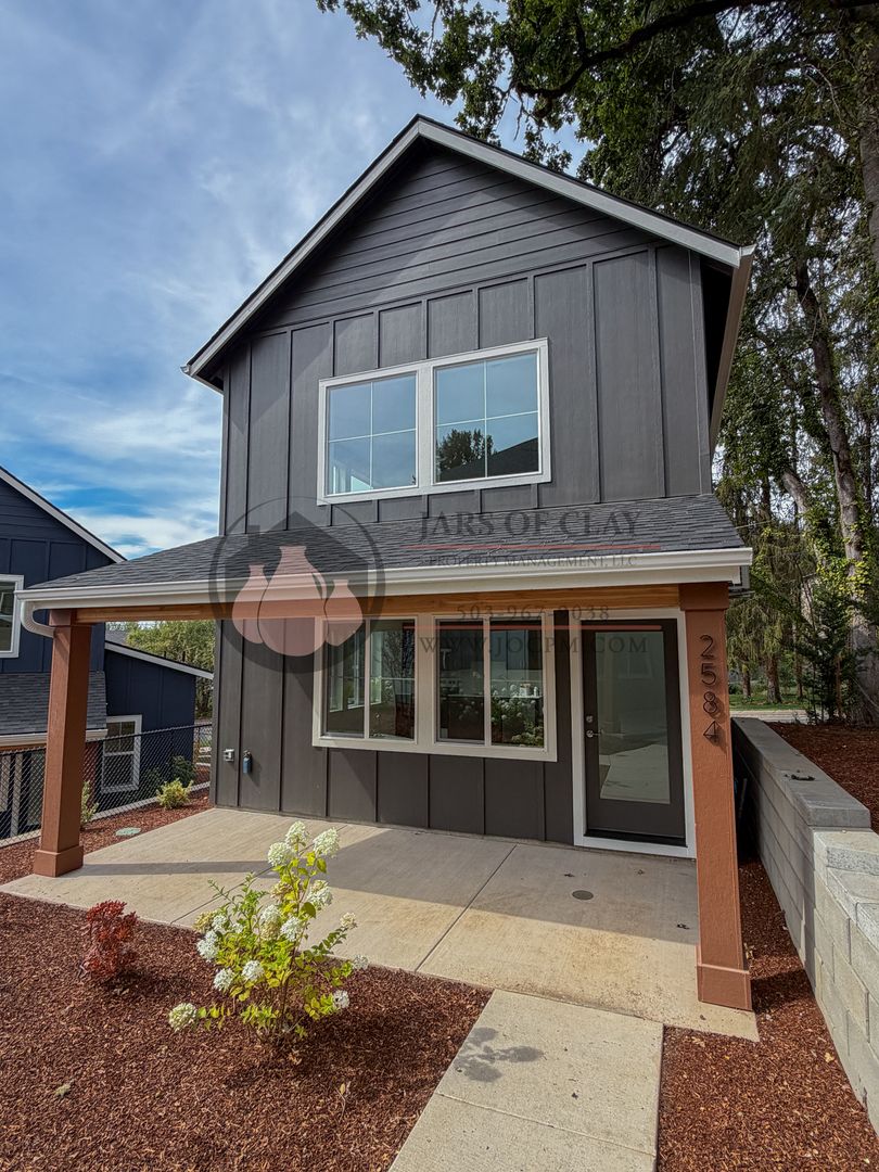 Salem Condo: 2584 Gilbert St. S.