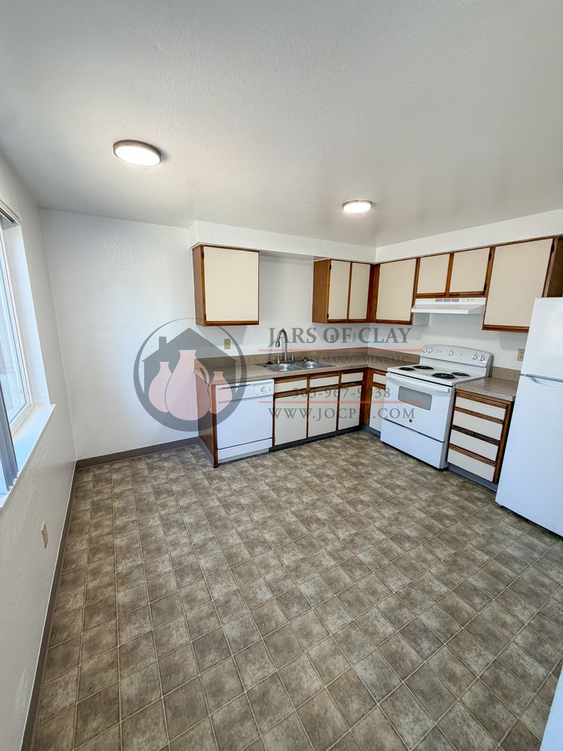 1/2 Off First Full Month's Rent | 2 Bed/1 Bath in Keizer | Ground Floor | W/D Hookups 4 of 7