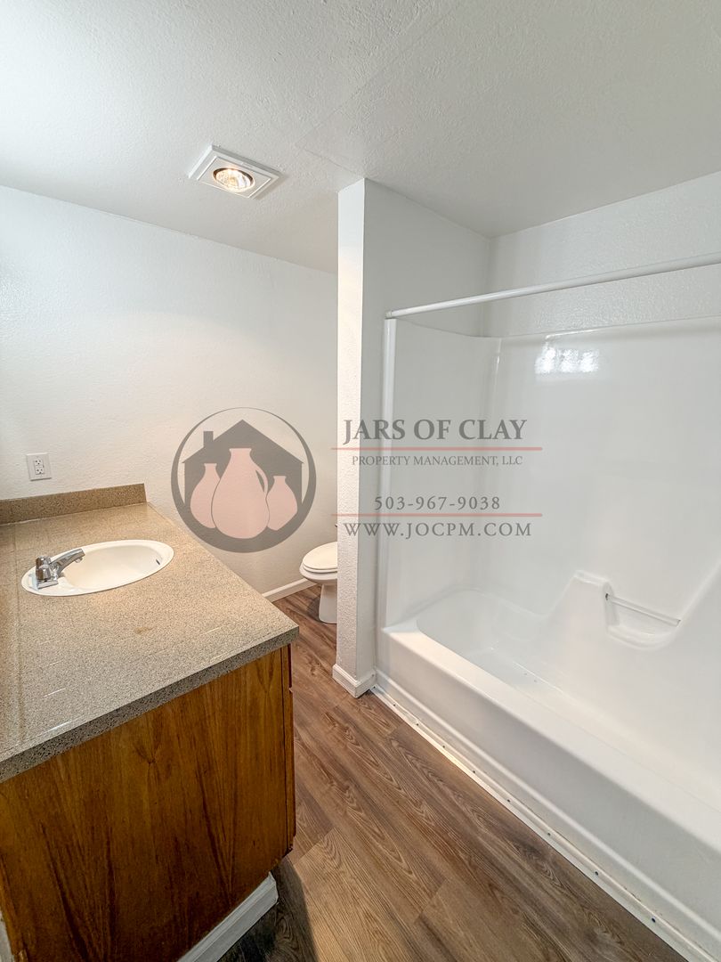 1/2 Off First Full Month's Rent | 2 Bed/1 Bath in Keizer | Ground Floor | W/D Hookups 4 of 8