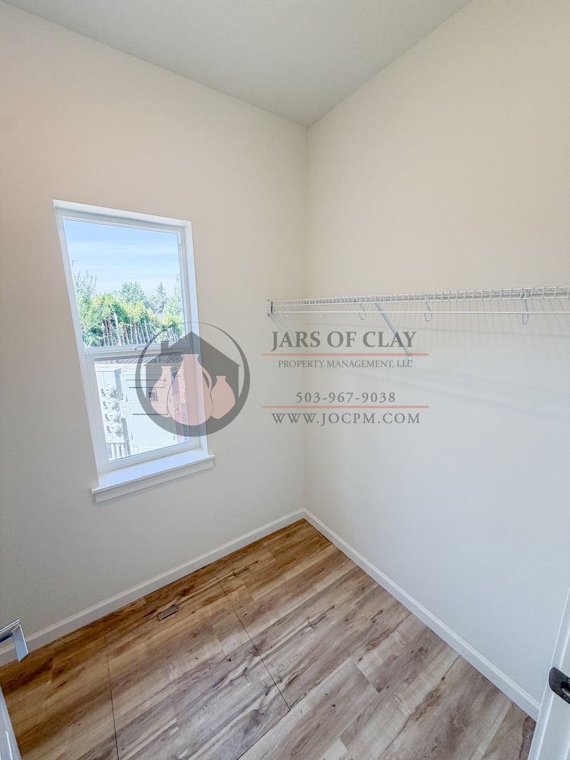 2026-1809 - 2560 - Schurman Cottages 7 of 10