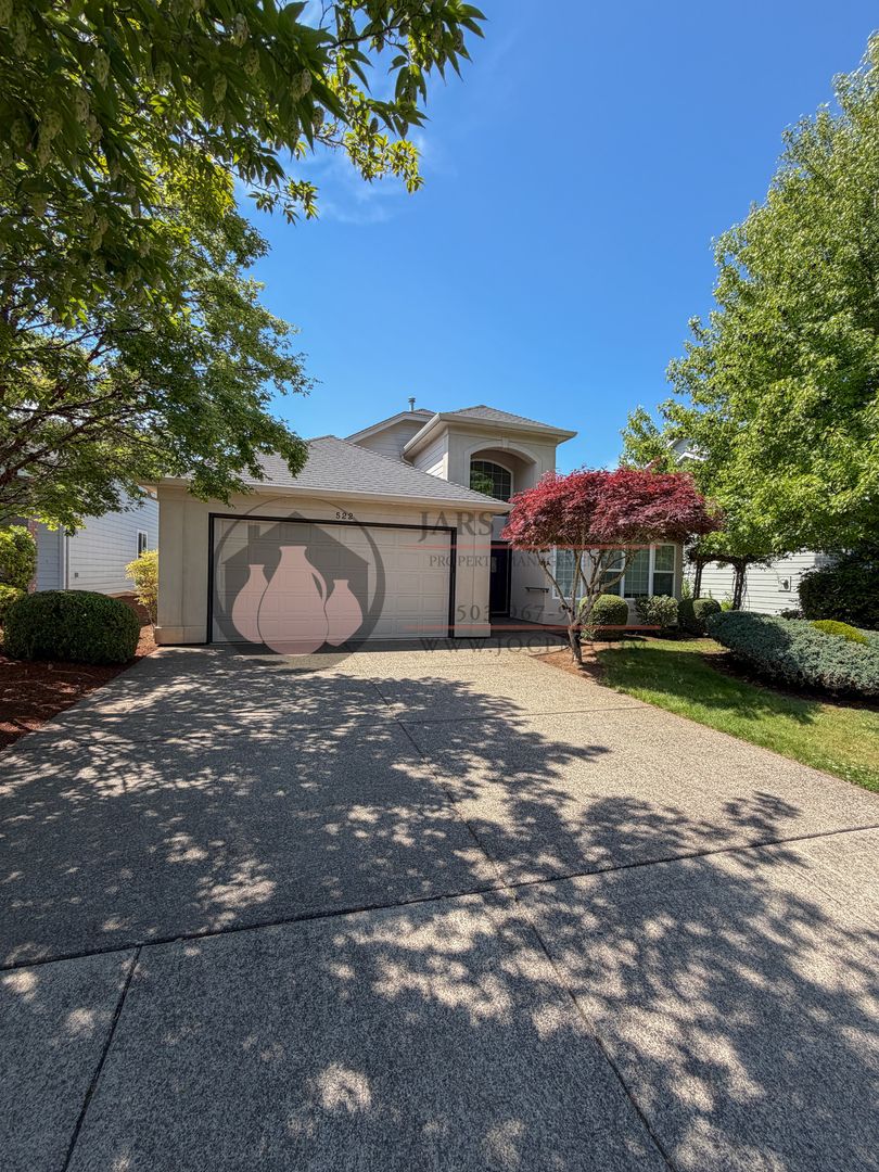 Salem House: 522 Inverness Dr SE