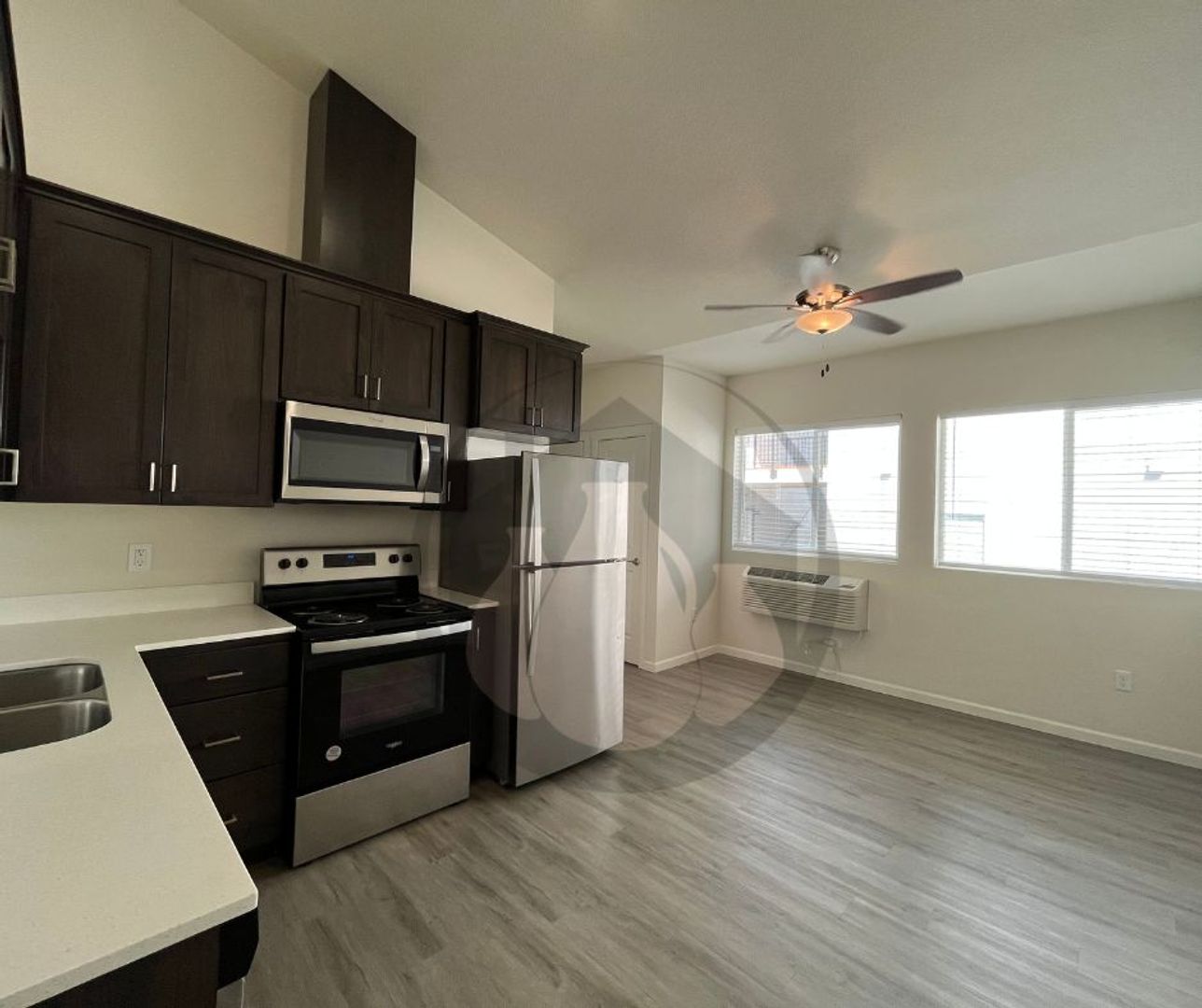 Keizer Apartment: 603-617 Plymouth Dr NE