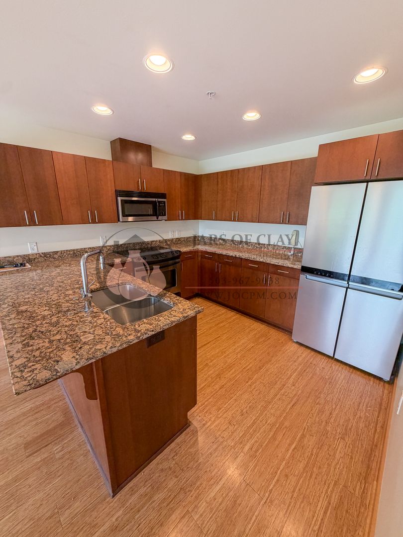 295 Church St. SE #403 9 of 11