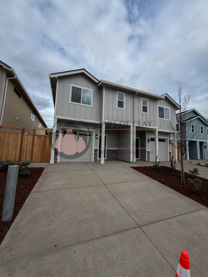 Keizer Apartment: 1329/1331 Oppek St NE