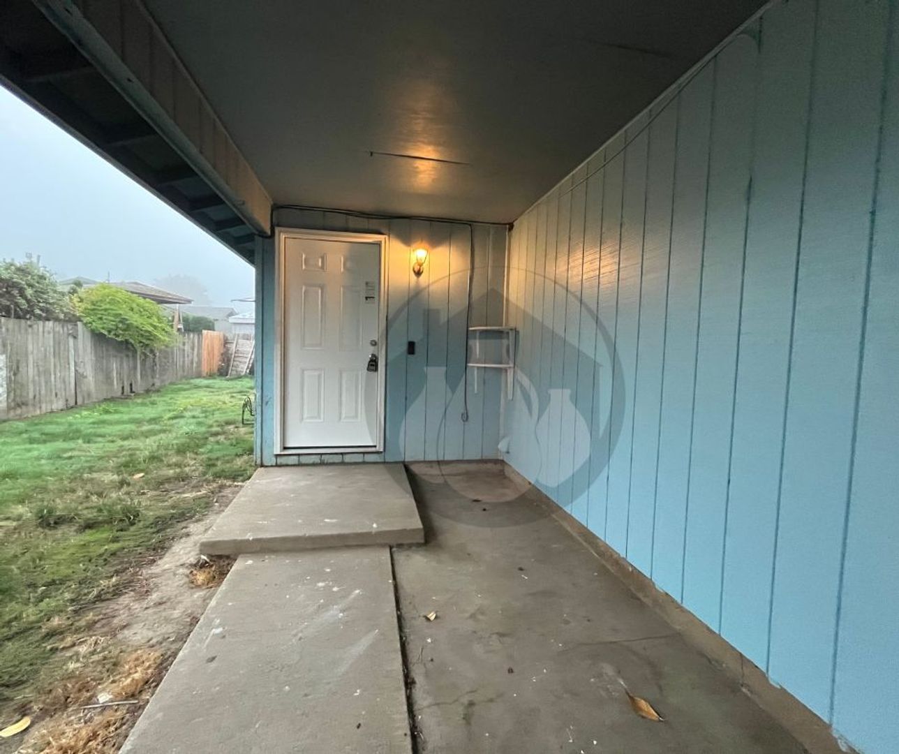 Single Level Triplex Ready to move In!