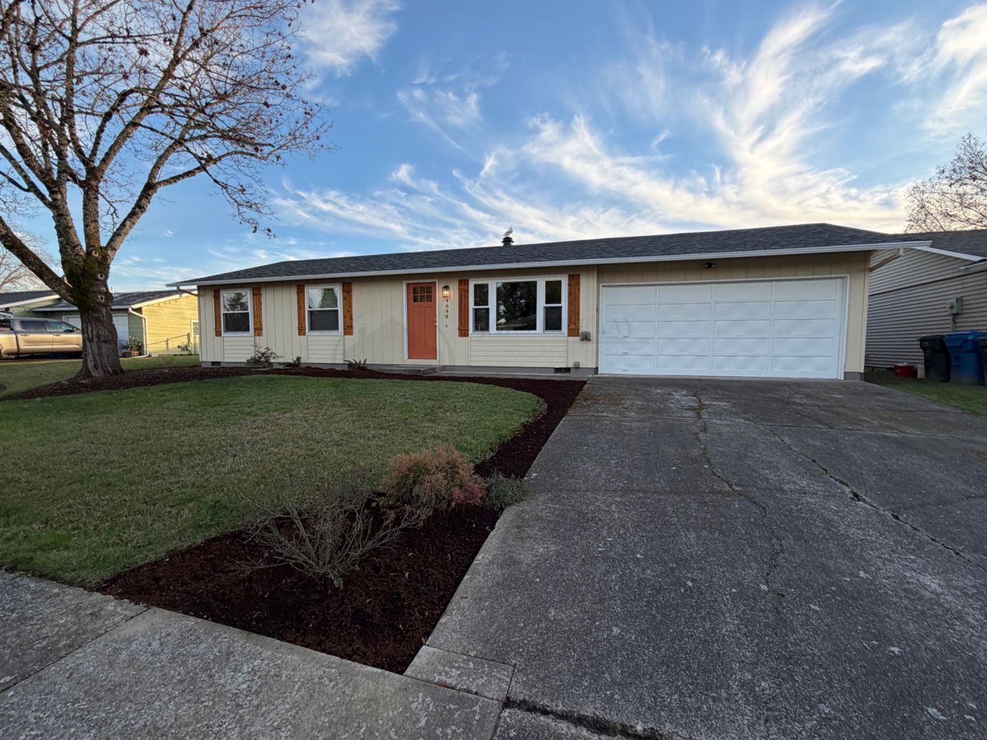 Salem House: 4648 Duke Ct NE