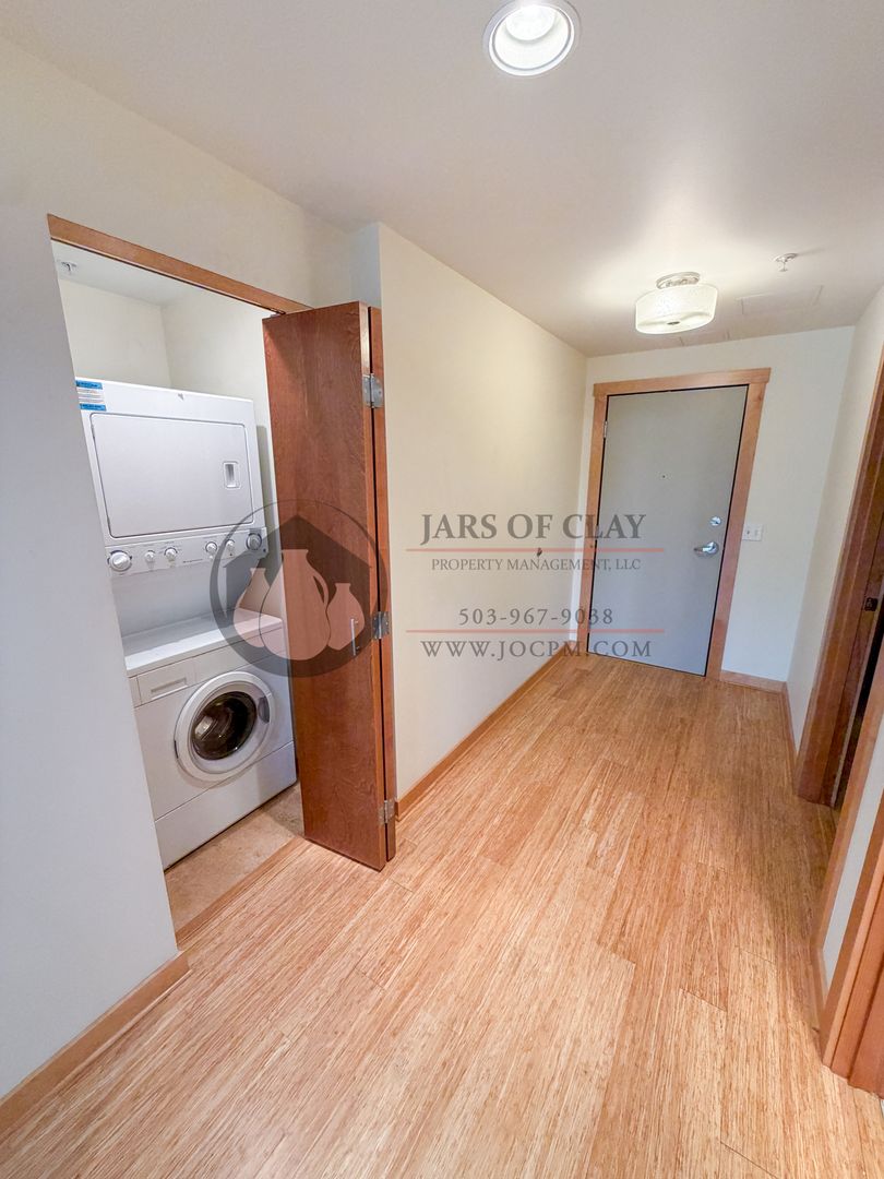295 Church St. SE #403 7 of 11