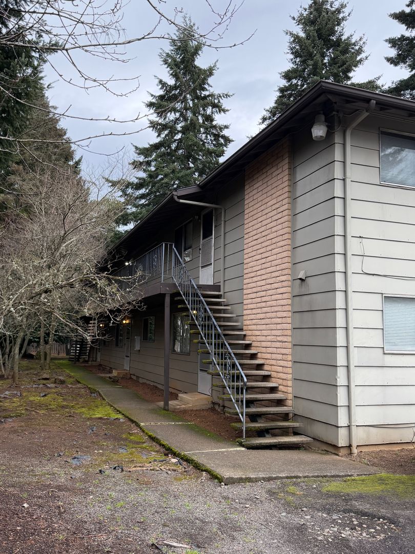 Salem Apartment: 4798 Skyline Rd S  #1-6