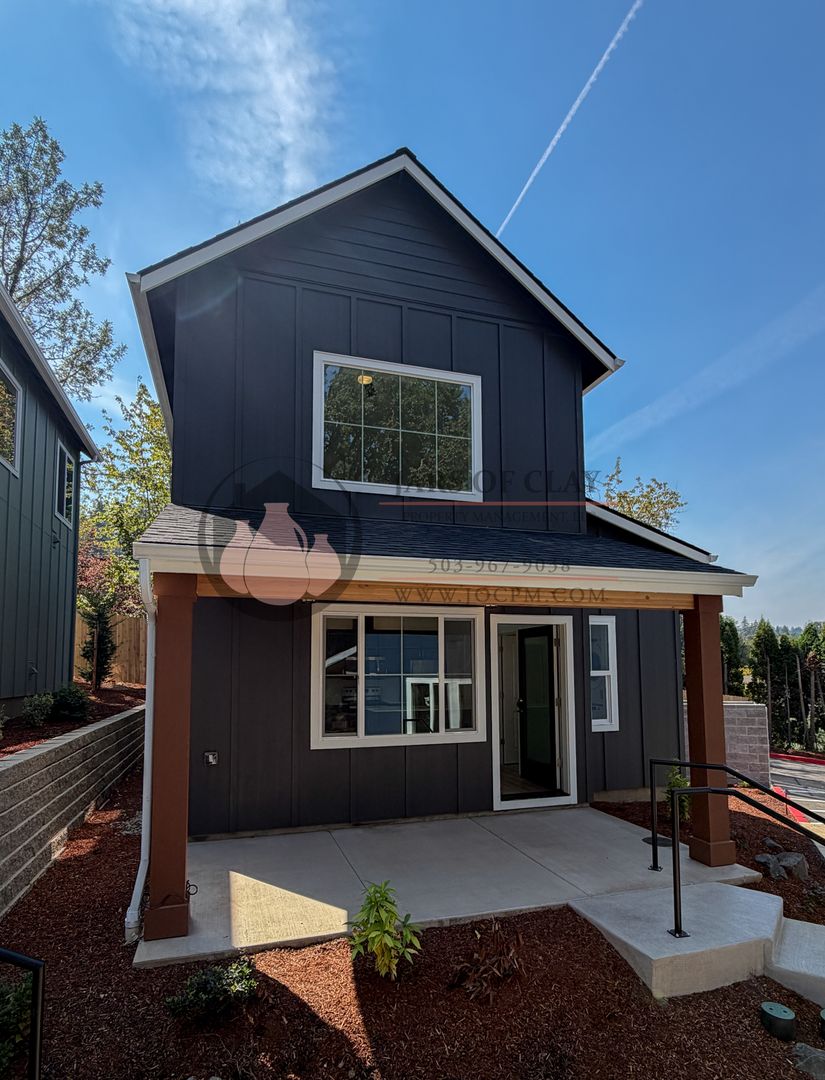 Salem Condo: 2560 Gilbert St. S